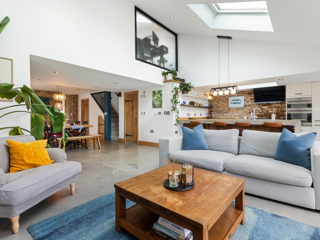 Property photo 1 of 27