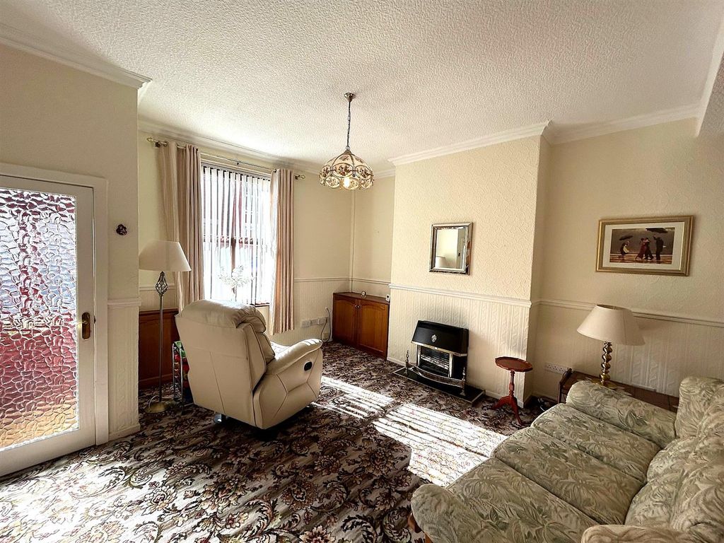 Property photo 2 of 7 Lounge.Jpg