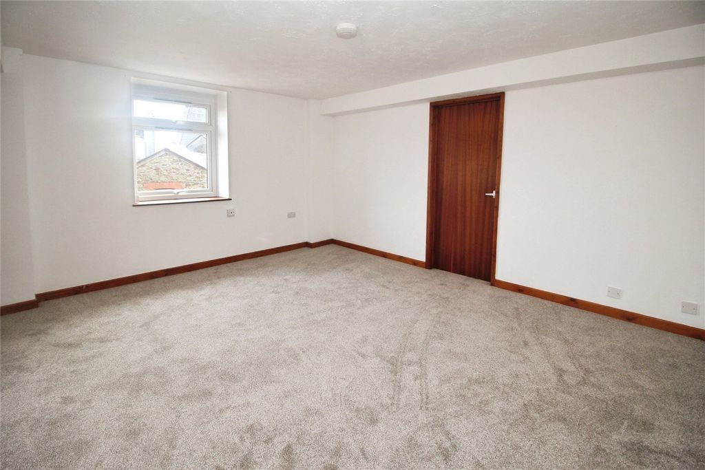 Property photo 2 of 7 Picture No. 12
