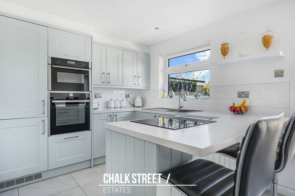 Property photo 3 of 37