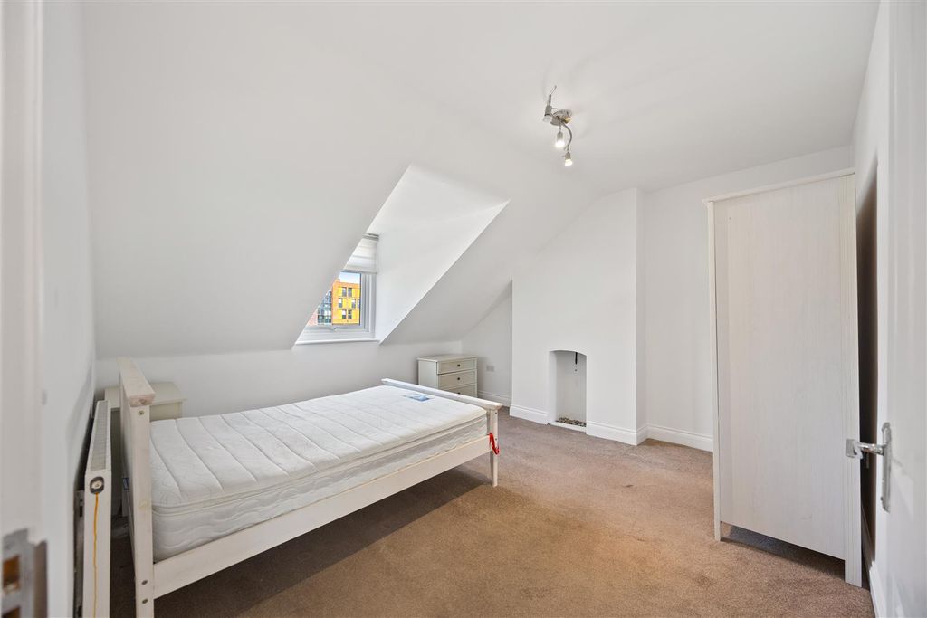 Property photo 3 of 6