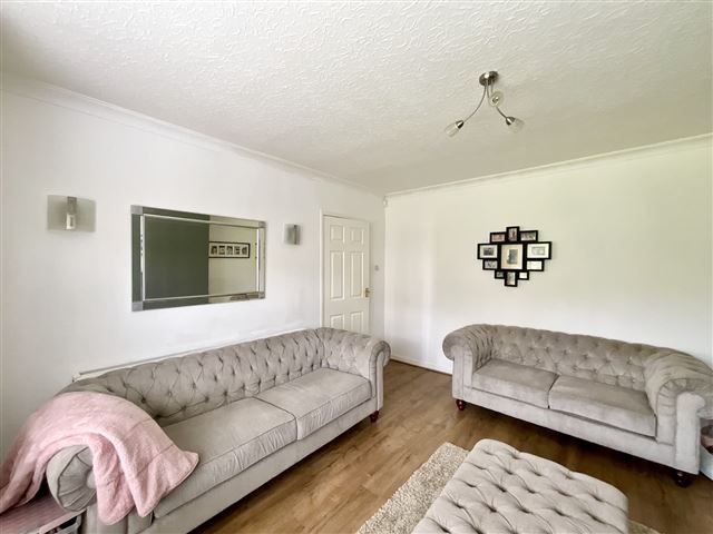 Property photo 3 of 20 Lounge