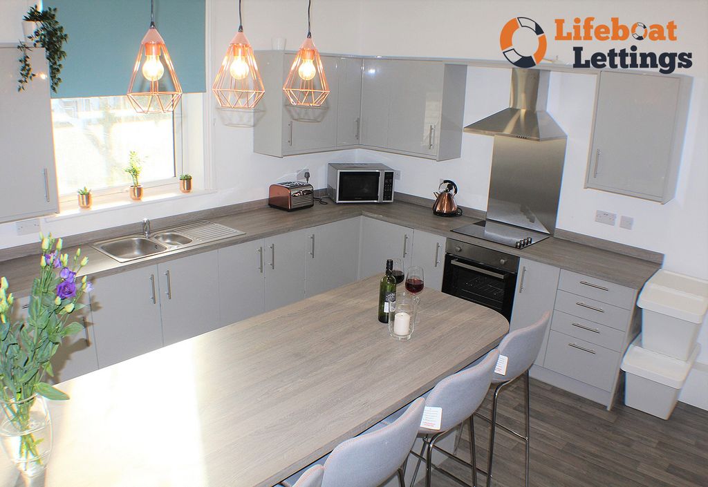 Property photo 2 of 4 Shared Kitchen Diner A