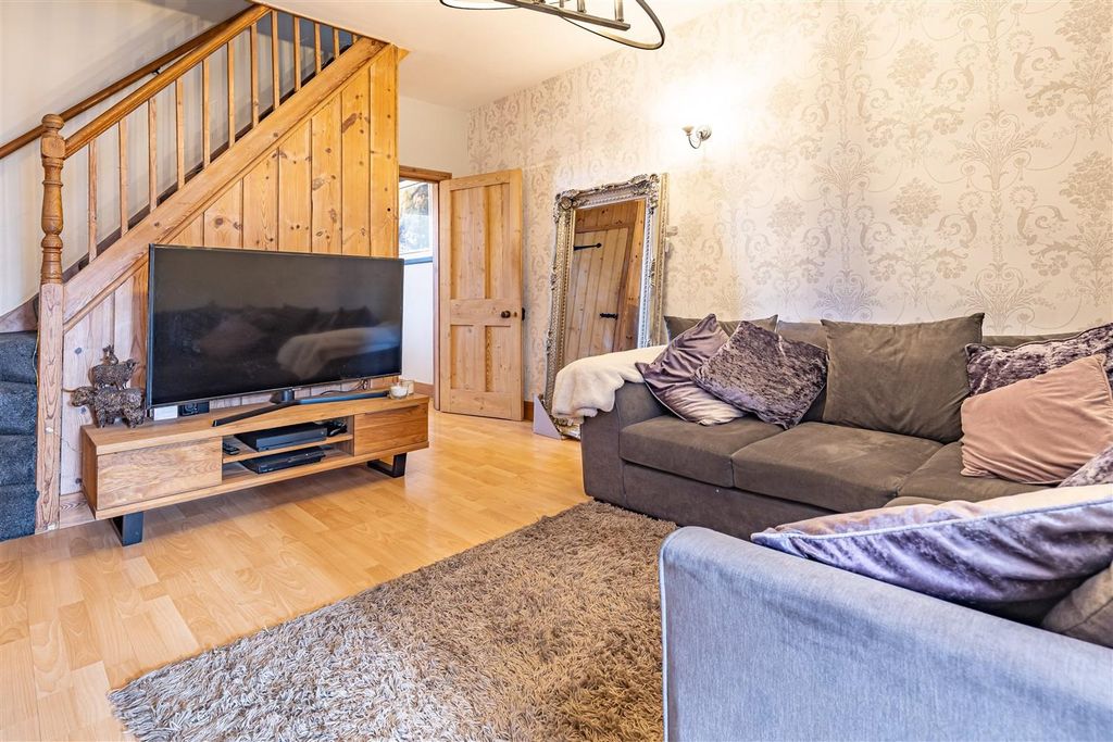 Property photo 3 of 18 200  High Road,  CM16 6Ef (4).Jpg