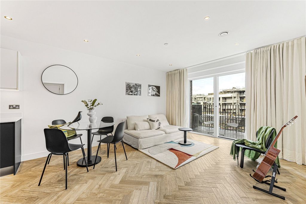 Property photo 1 of 18 Open Plan Living