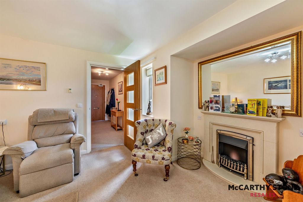 Property photo 3 of 27 8605895-Interior17-800.Jpg