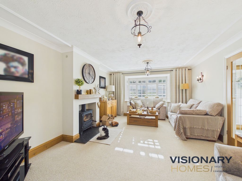 Property photo 3 of 18 Living Room