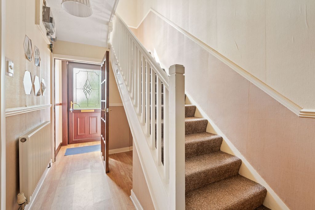 Property photo 2 of 13 2 Glenalmond Terrace 04