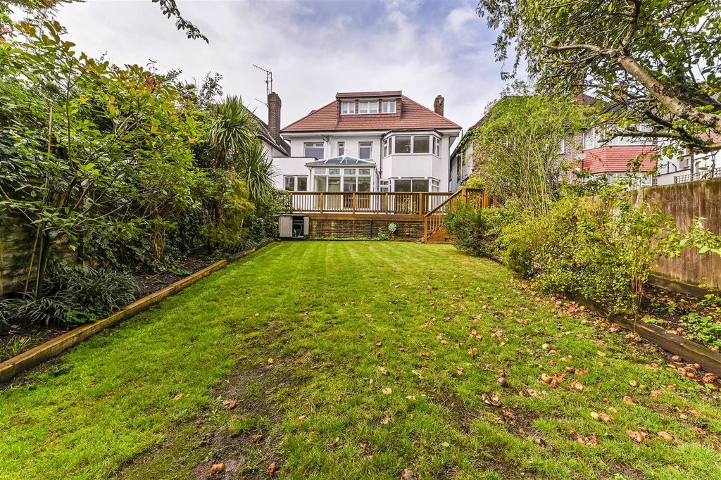 Property photo 2 of 27
