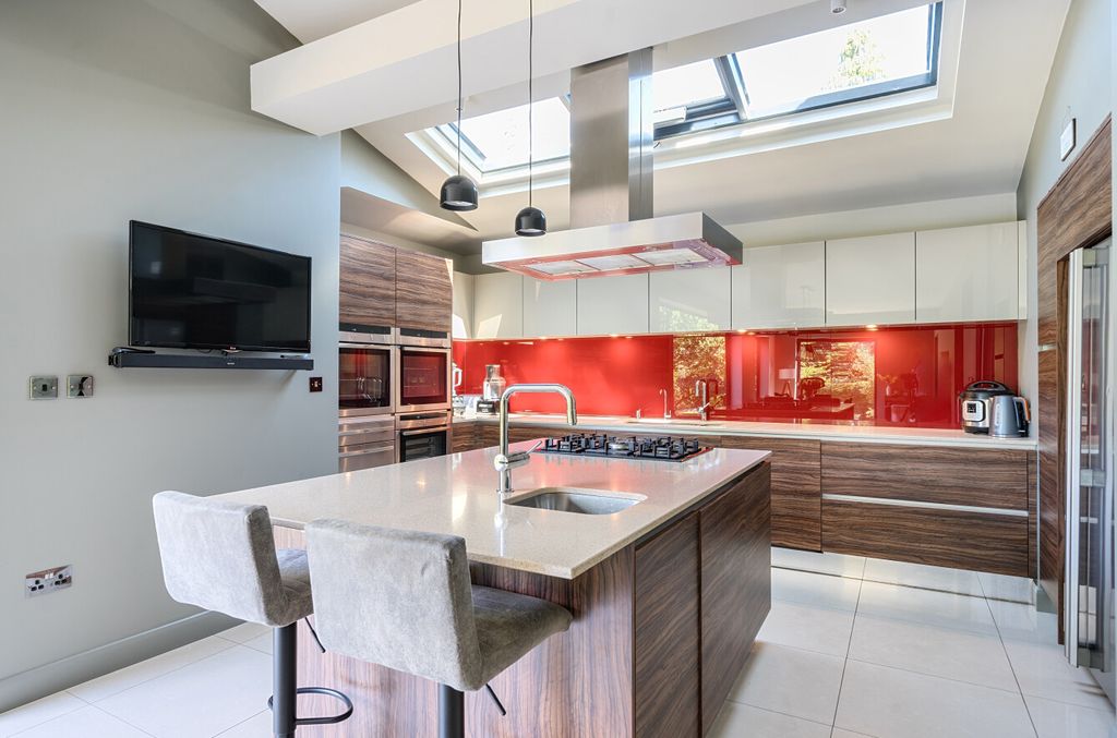 Property photo 3 of 29 Kitchen Island