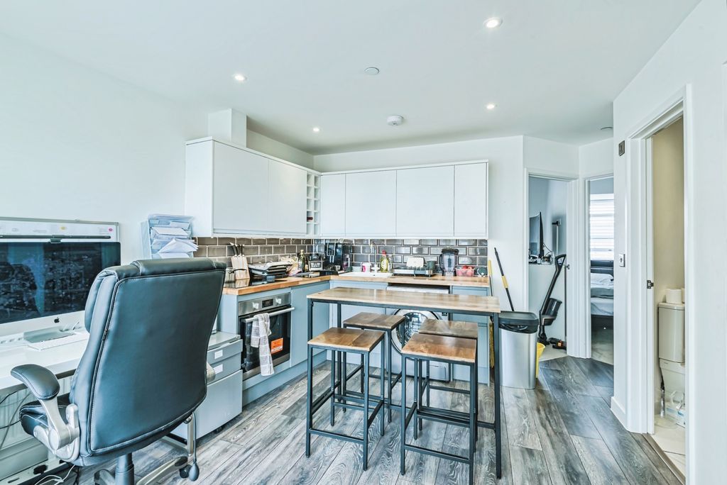 Property photo 3 of 15 Pbox-Img.Jpg