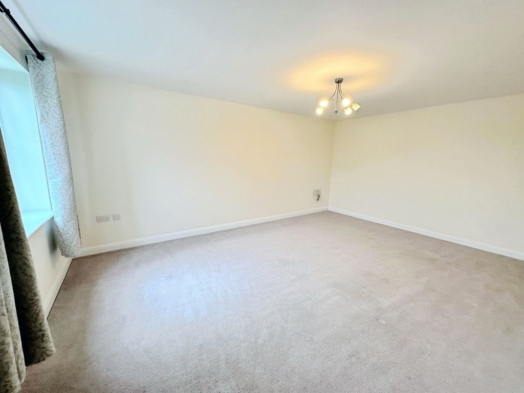 Property photo 2 of 12 Lounge