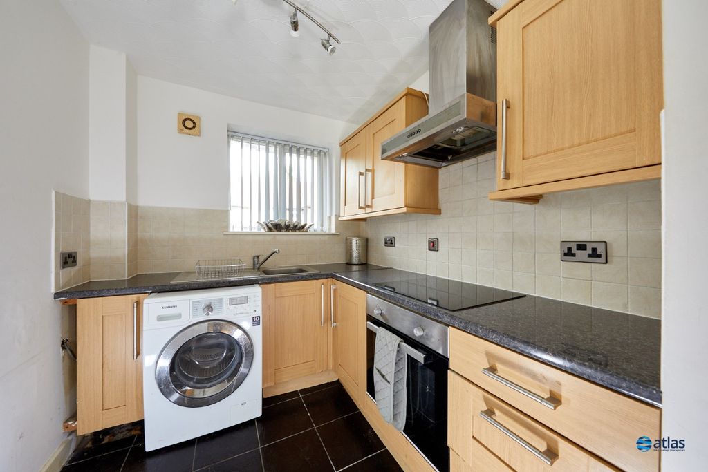 Property photo 2 of 11 Kitchen