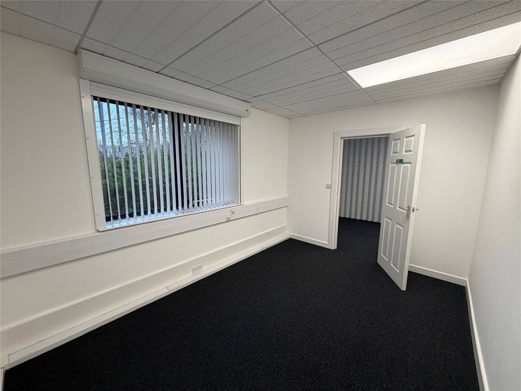 Property photo 3 of 7 Picture No. 11