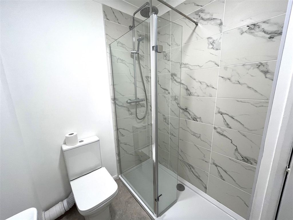 Property photo 3 of 7 Bath A.Jpg