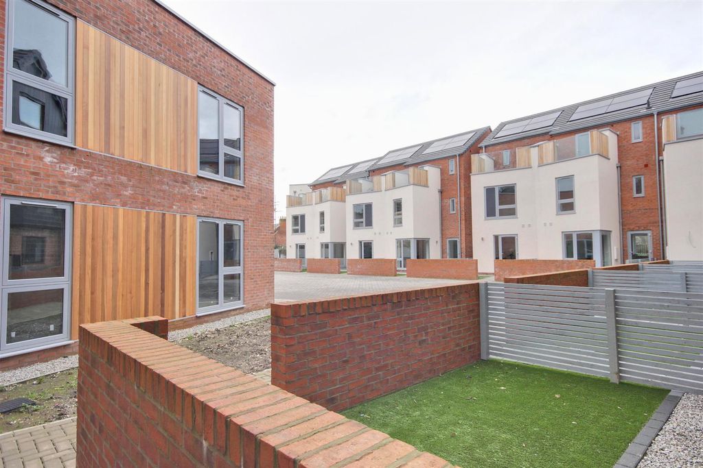 Property photo 2 of 13 Img_0049-Img_0051_Lzn - Plot 21 Old School Walk.Jp