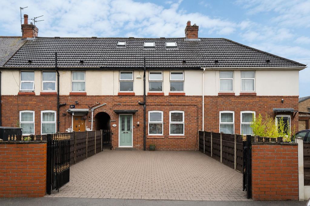Property photo 1 of 12 External