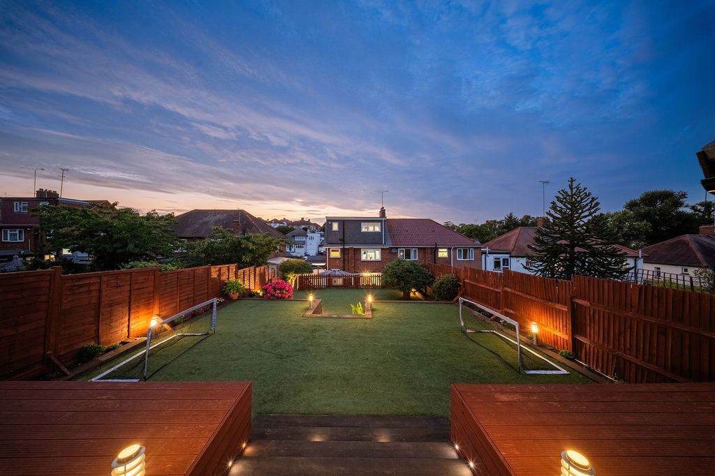 Property photo 1 of 30