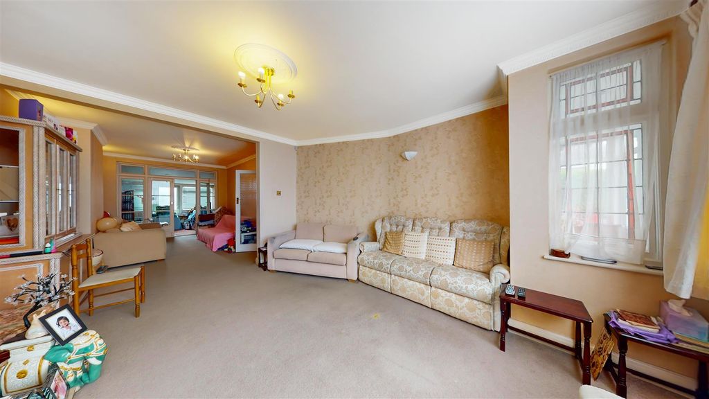 Property photo 2 of 15 Lounge.Jpg