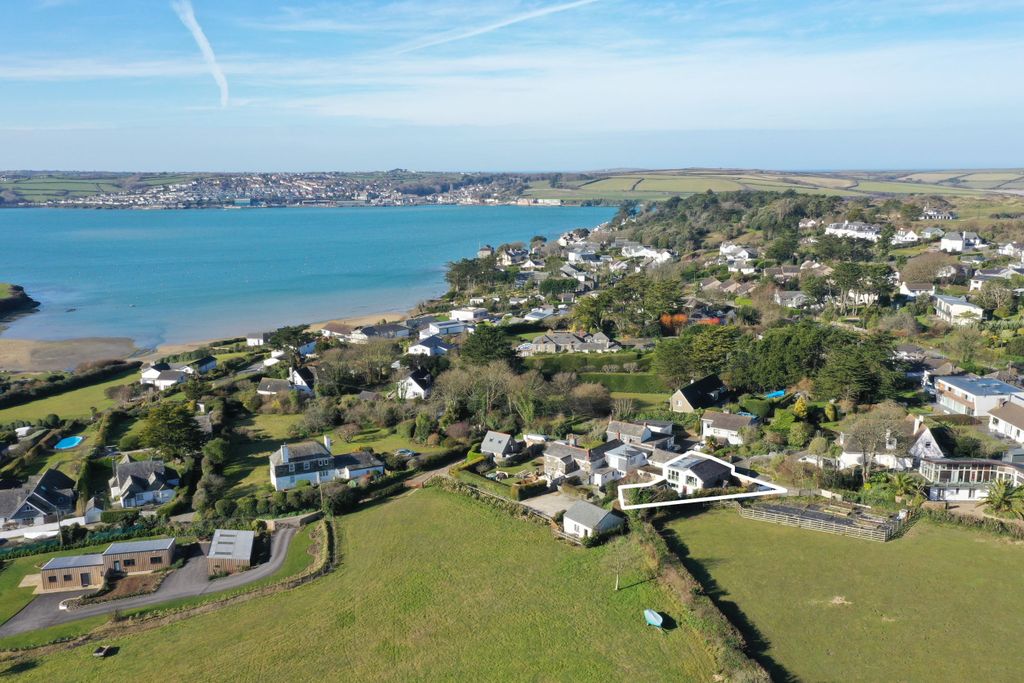 Property photo 2 of 21 63Eb699111395_Dji_0435 White Line New Low Res