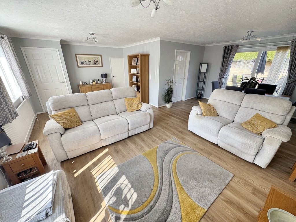 Property photo 2 of 27