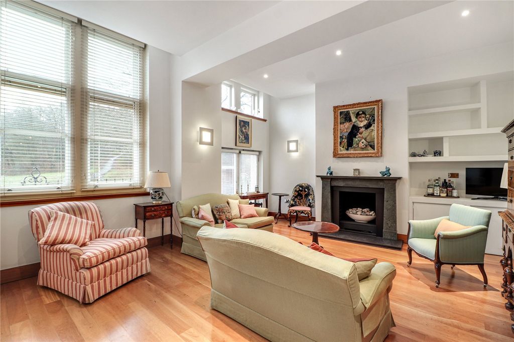 Property photo 3 of 12 Sitting Room