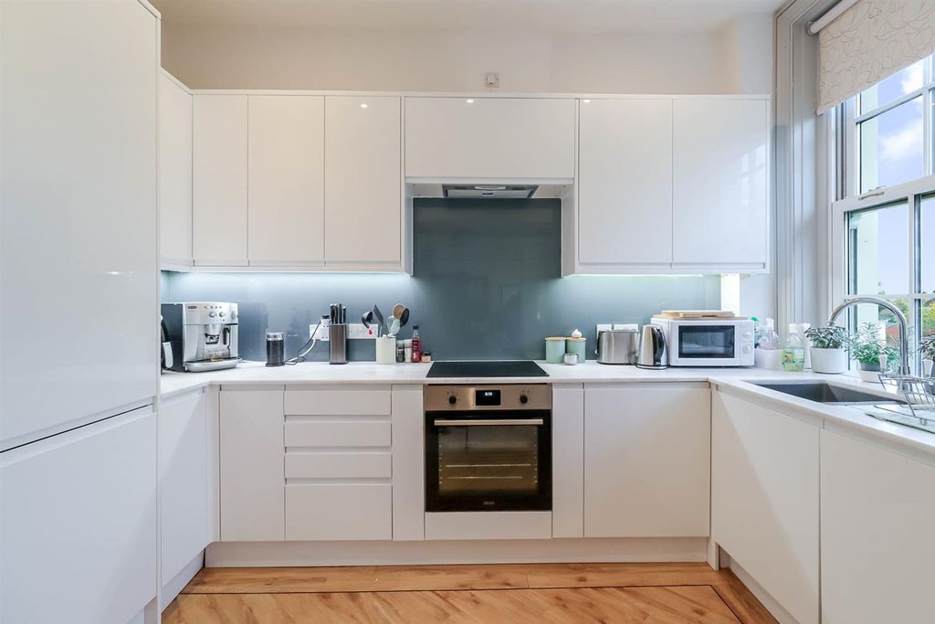 Property photo 2 of 13 1-Bedroom-Apartment-The-Park (1).Jpg