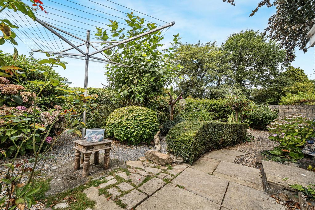 Property photo 3 of 37