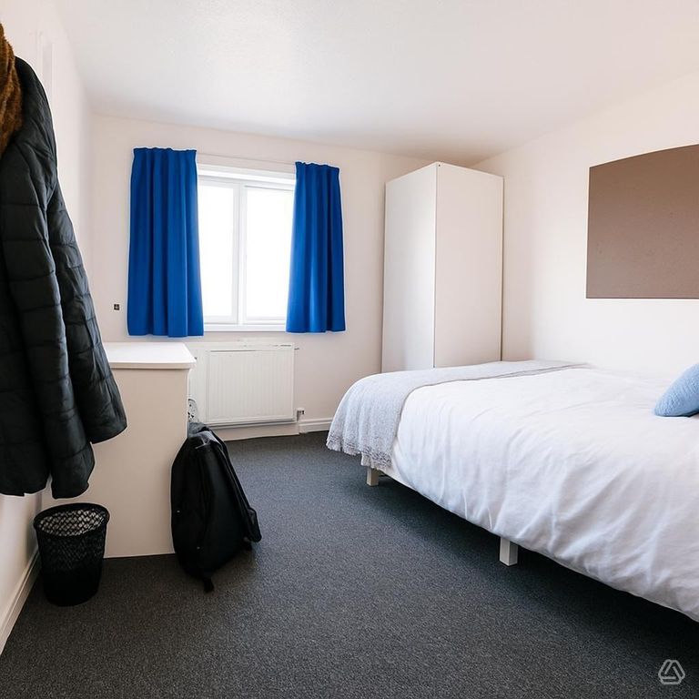 Property photo 2 of 6 9693802