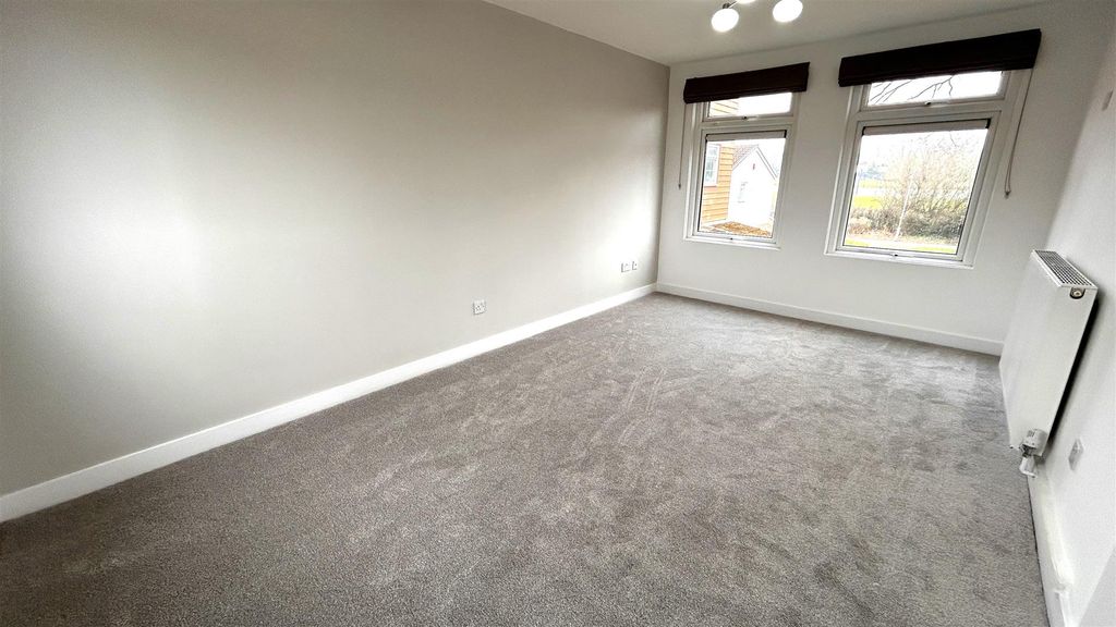 Property photo 3 of 8 2.Jpg