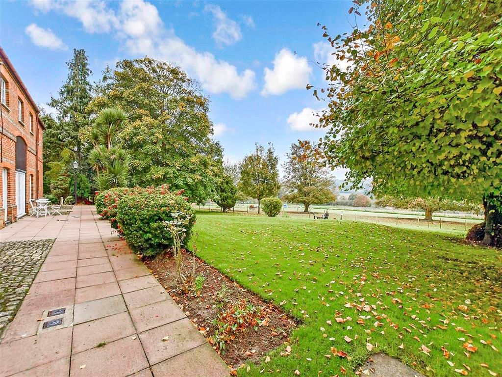 Property photo 1 of 11 Surrounding Area