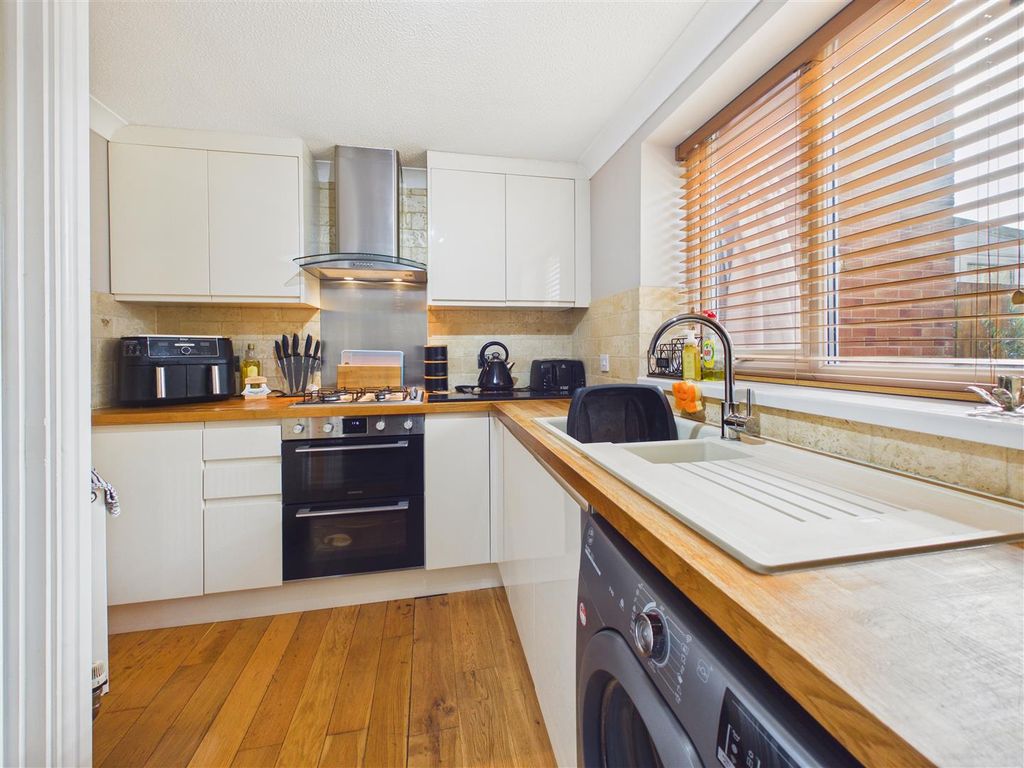 Property photo 2 of 12 Kitchen