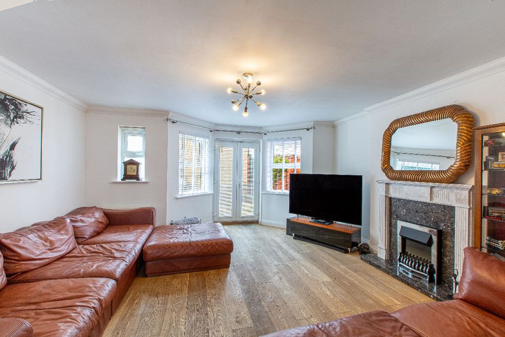 Property photo 2 of 33