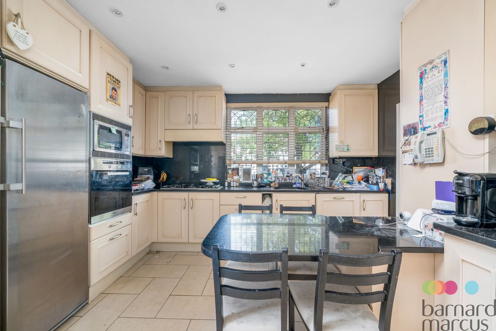 Property photo 2 of 33