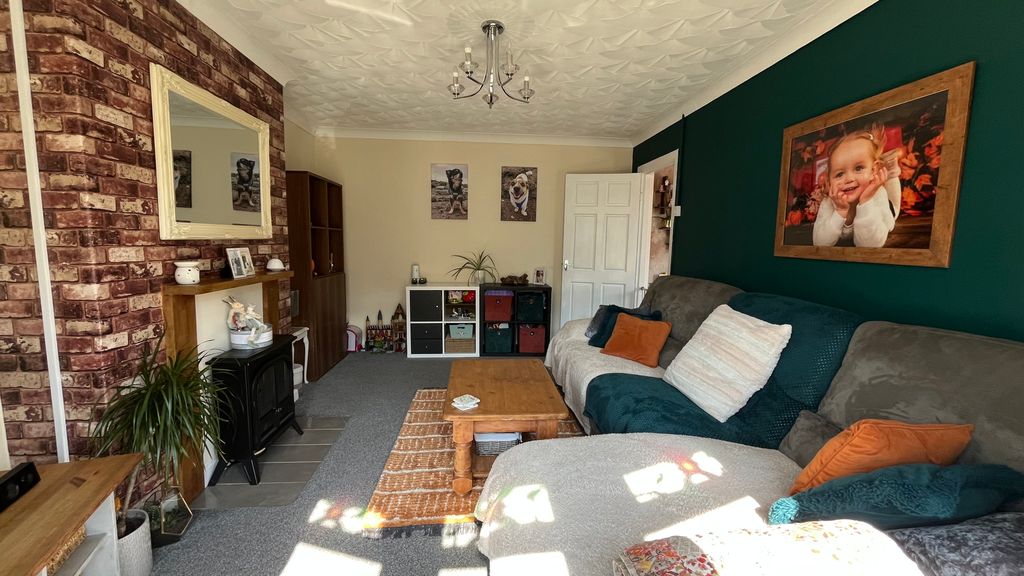Property photo 3 of 28