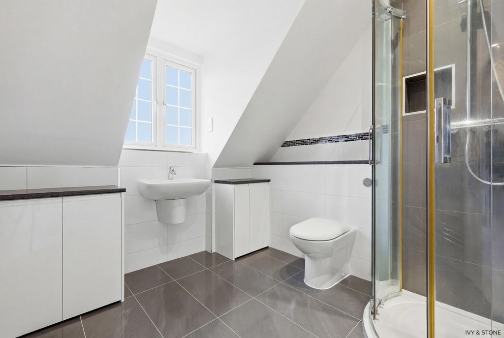 Property photo 3 of 21 4902693