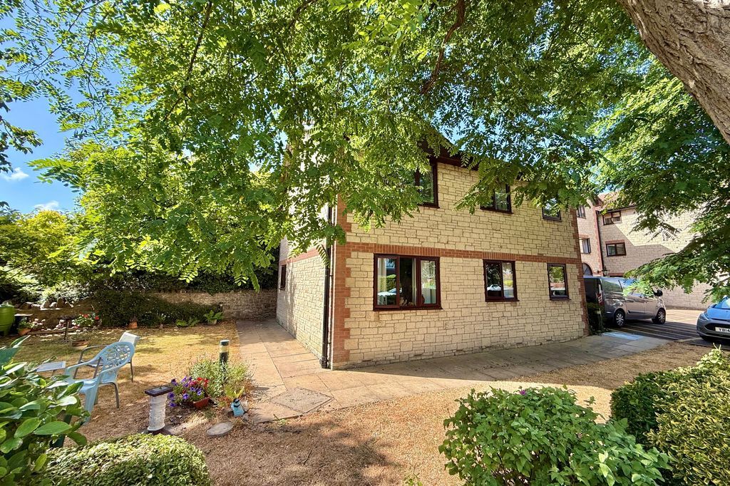 Property photo 1 of 10 Front