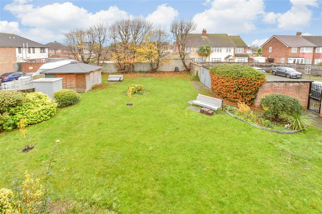 Property photo 2 of 5 Communal Gardens