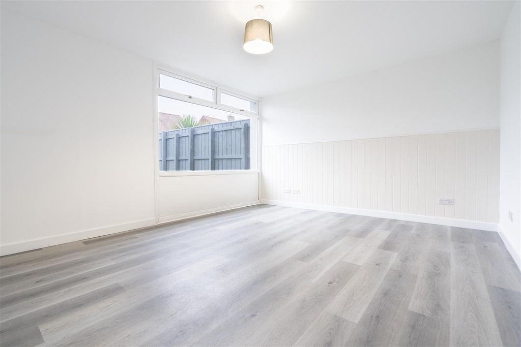 Property photo 3 of 9 Living Room