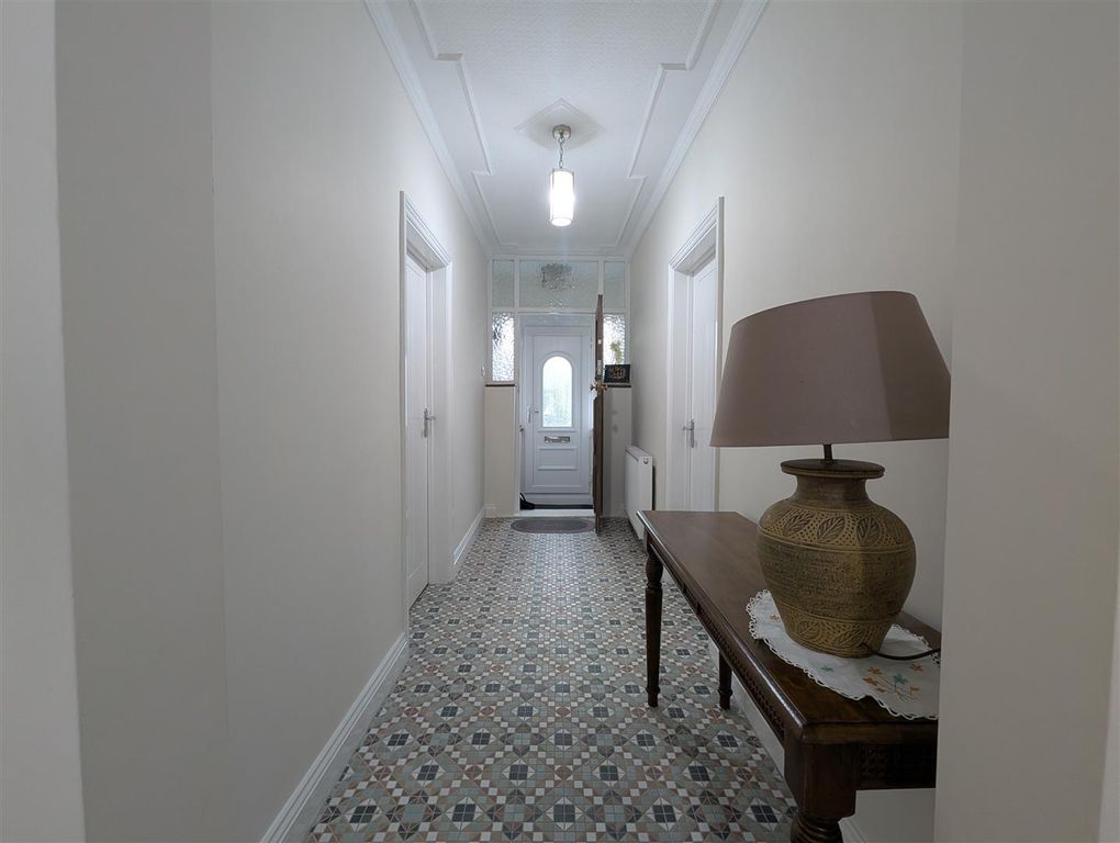 Property photo 3 of 17 Entrance Hallway