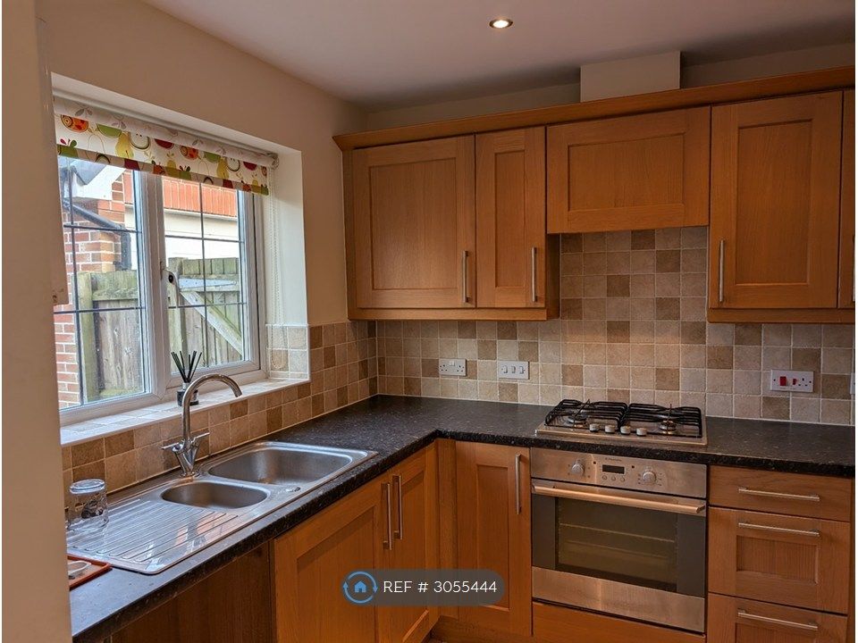 Property photo 3 of 31 Kitchen