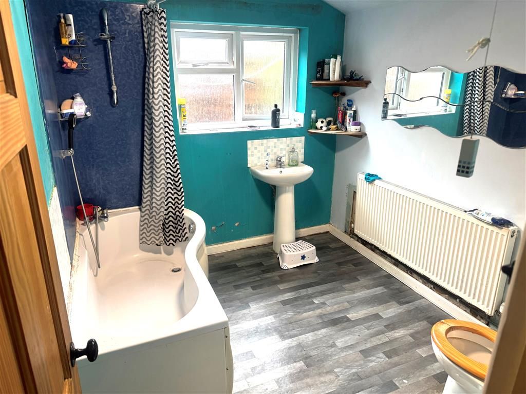 Property photo 3 of 4 Bathroom