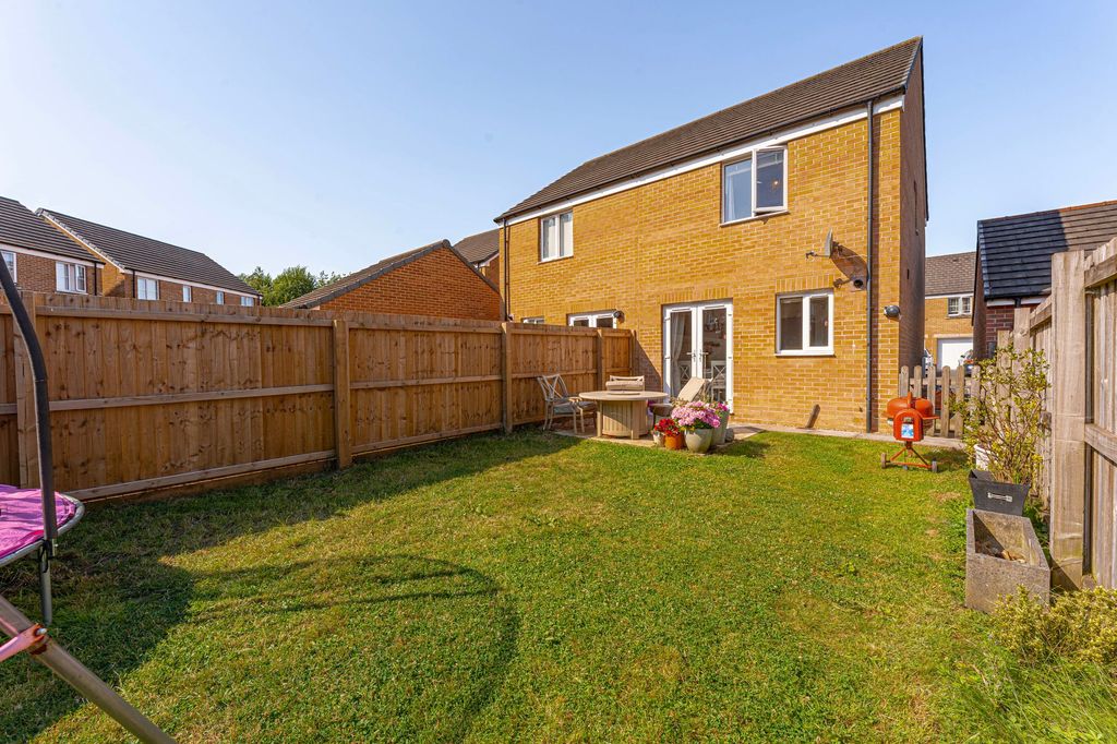 Property photo 3 of 32