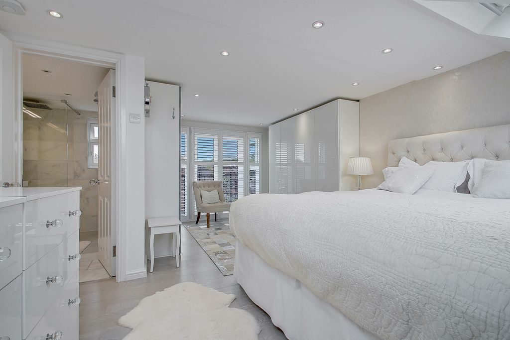 Additional image 13 of 3 bed semi-detached house for saleOakwood Crescent, Greenford UB6