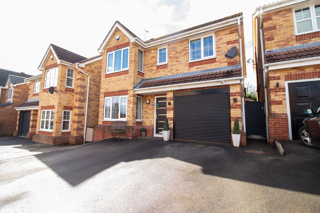 Property photo 1 of 32
