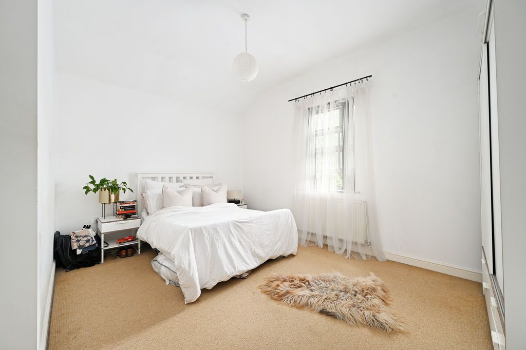 Property photo 3 of 18 Double Bedroom