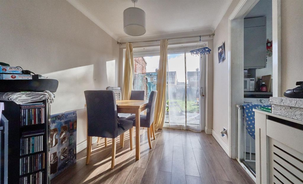 Property photo 3 of 11 Lounge To Front