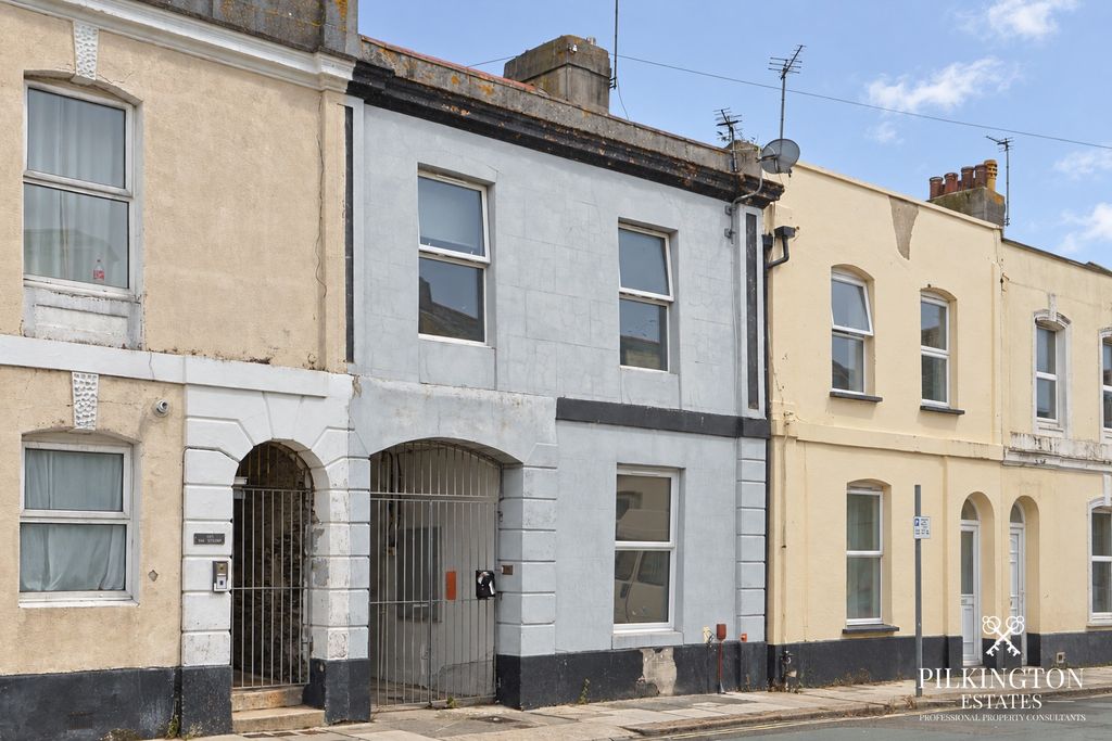 Property photo 1 of 11 5553141