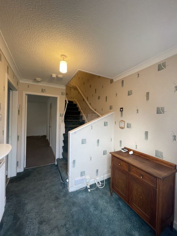 Property photo 2 of 17 Entrance Hallway.Jpg