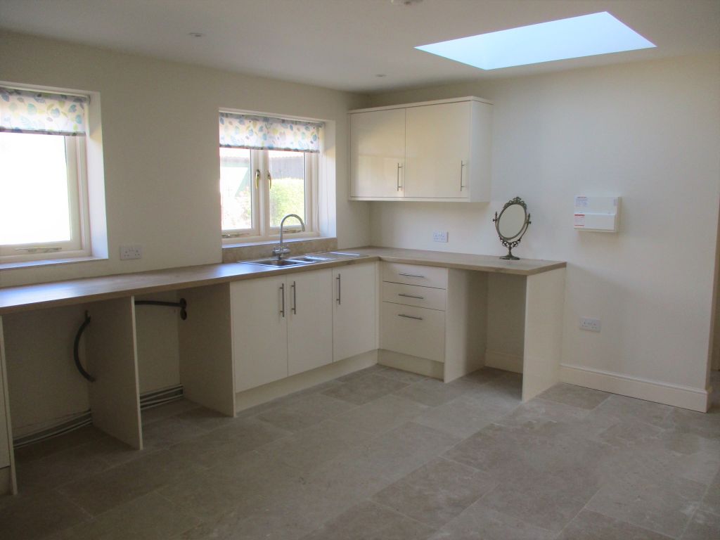 Property photo 3 of 9 Kitchen